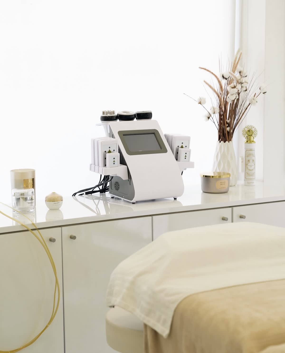 Equipamento profissional de estética para tratamentos corporais e faciais